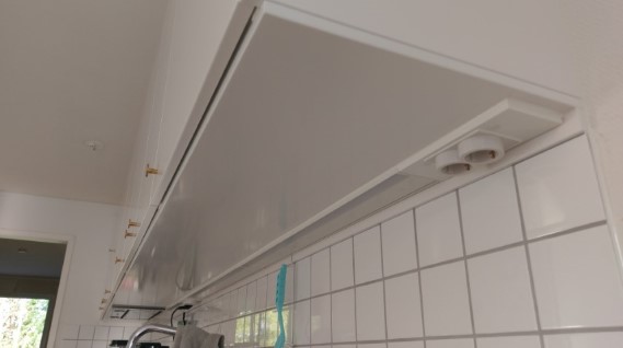 Undermonterad täckskiva i nytt kök